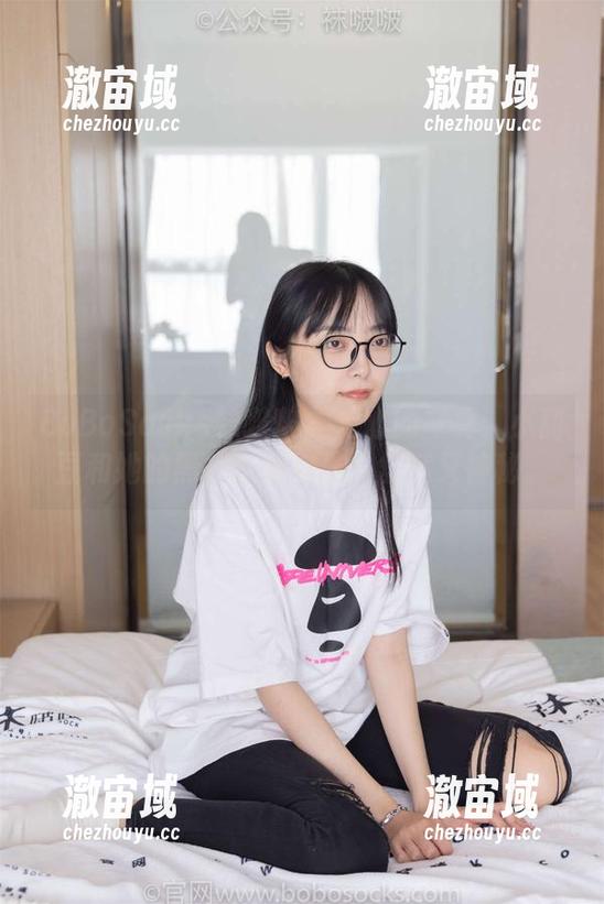 BoBoSocks袜啵啵 - 走心的写真：小甜豆和她的黑色踩脚裤袜，舒适又神秘。