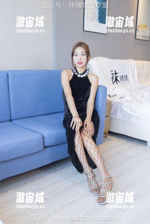 BoBoSocks袜啵啵 - 小甜豆的套图精选：两双肉丝，吃得开心，拍得更开心！