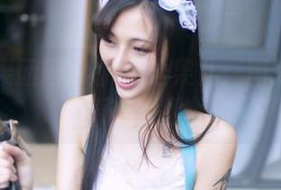 GIRLT果团网 – 御姐松果儿：图库中的气场与优雅