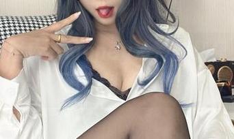 手边的图库，Money冷冷的红裙，下载不下载我很纠结