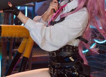 除了干货，网盘上这Natsuko夏夏子的宫本武藏女仆合集也能让人嘴角上扬，哈哈哈！
