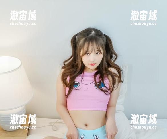 Sia(시아)纯白写真，一片空白，好像在给我留白呢。