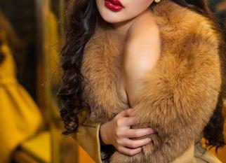 TouTiao头条女神 – 月音瞳的定制女孩写真：没见过那么多创意，能让人乐到破音！