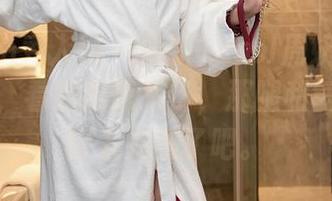Xiuren秀人网 – 最新Carol周妍希的黑丝套图，看完我惊呆了，那腿和气质组合得太完美了吧。