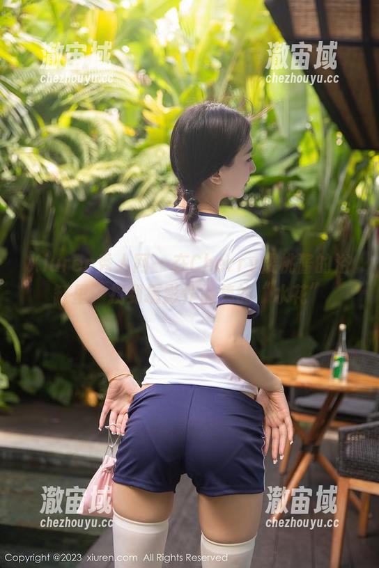 Xiuren秀人网 - 在Cherry樱桃酱的浴缸里，找到摄影作品集的“水花”