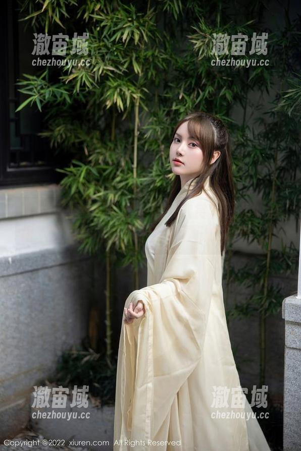 Xiuren秀人网 - 一起来欣赏李可儿的白裙，图包精选里似乎藏着夏日的味道？！