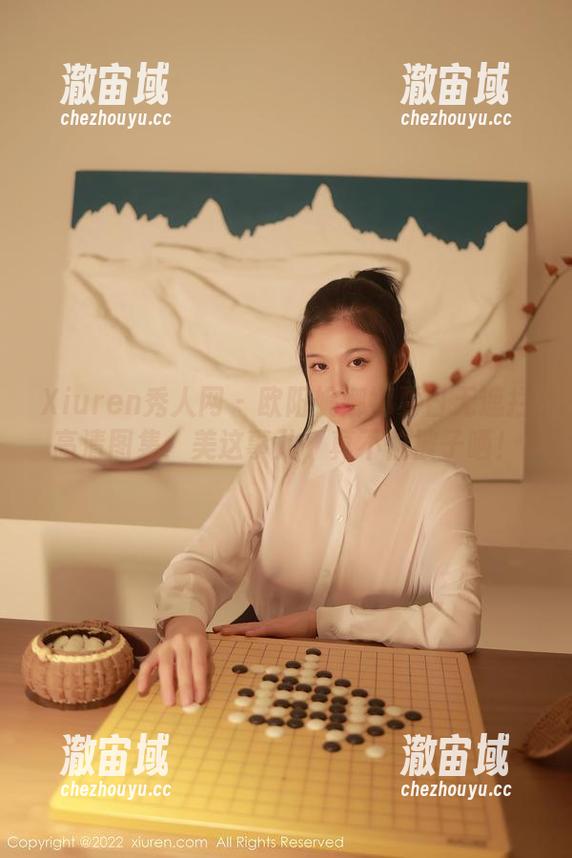 Xiuren秀人网-欧阳妮娜娜 Xiuren秀人网 - 欧阳妮娜娜夏日无遮拦高清图集:美这事儿,真不怕被子晒!