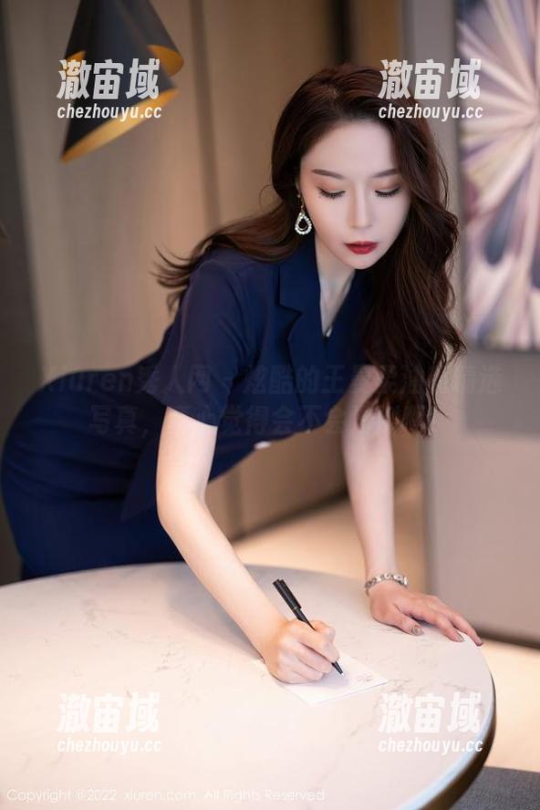 Xiuren秀人网-王曼柔 Xiuren秀人网 - 炫酷的王曼柔油亮精选写真,真心觉得会不会滑倒啊!