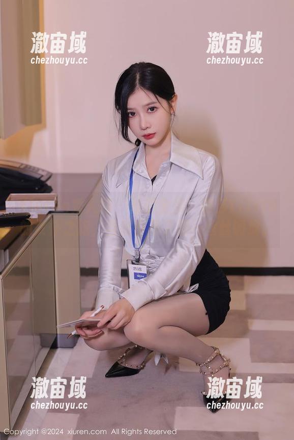 Xiuren秀人网-瑞莎Trista Xiuren秀人网 - 私房全景:瑞莎Trista的女仆之旅,当然少不了那一丝丝调皮。