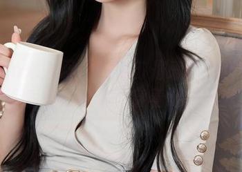 Xiuren秀人网 – 玛丽苏最爱的美昕Yumi圣诞套图：让你为穿着选择焦虑！