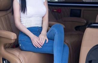 Xiuren秀人网 – 认真观看，怎样的修女金妍兮Saki能把帅气和温柔混为一谈？