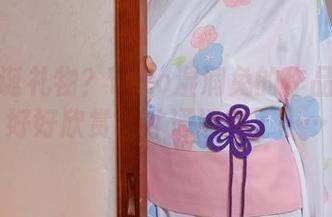 兔兔圣诞礼物？Yiko湿润兔的作品还得你好好欣赏，才通透得了……