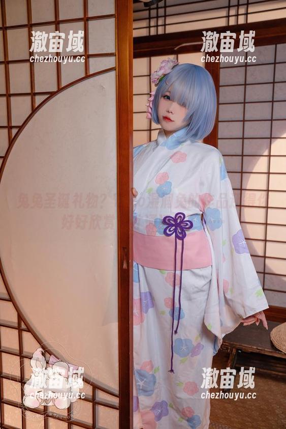 兔兔圣诞礼物？Yiko湿润兔的作品还得你好好欣赏，才通透得了……