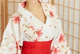 YouMi尤蜜荟 – 吊带秀，小尤奈最新写真集，真有点好奇她的搭配思路。