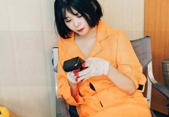 Zia(지아)来啦，快来免费看她的女职员系列，照片看了会让你留恋，嘿嘿！