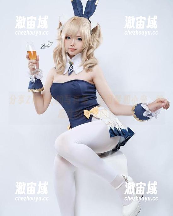 分享ZinieQ的写真集，宝可梦和小光，能忍住翻白眼吗？
