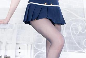 beautyleg – 每个角落都像是黄苇萱的秀场，红裙写真出人意料的好，真想问问她的心态是啥。