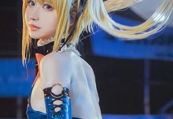 巧妙搭配？izumi泉桃子和她的靡烟旗袍不显得太过卖力吧？