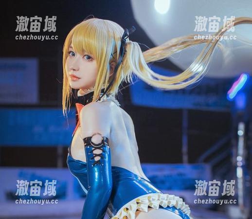 巧妙搭配？izumi泉桃子和她的靡烟旗袍不显得太过卖力吧？