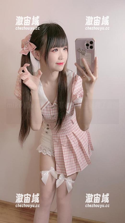 miko酱ww的最新写真，白丝拯救了我的“审美疲劳”。