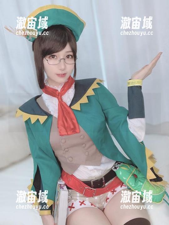 けん研的旗袍，原图清晰到每一丝绉褶都在说话，我的眼睛为之一亮，哇，真神奇。