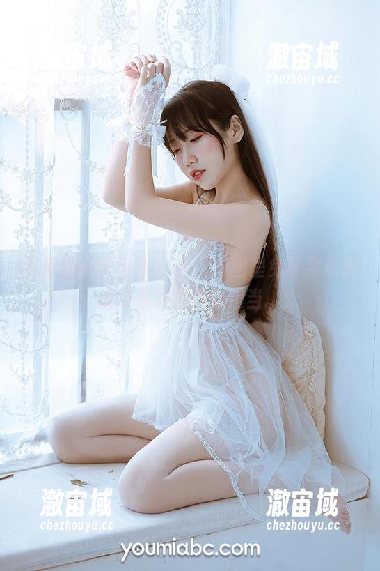 不呆猫的白色兔子JK，原图里兔耳朵居然成了画面的情绪担当。