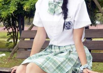 初夏女神 – 高清“依依裸足”——下载之前千万别打翻了你的咖啡！