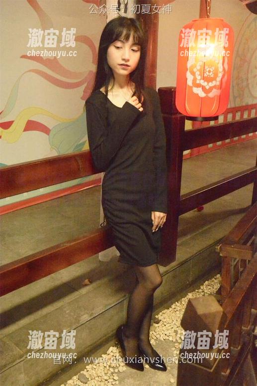 初夏女神-点点 初夏女神 - 点点这件黑白海军服,作品图包更新,就问谁还敢水上漂?
