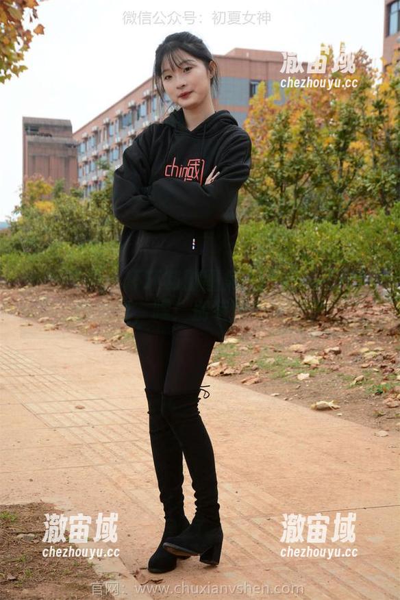 初夏女神 - 环环制服图集：到处都是别样的角度，嘿！别装作没注意到