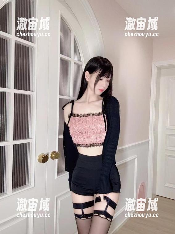 十万口草莓粥粥 微密圈 - 十万口草莓粥粥带来的短裤高清图包,夏天时光,你懂的