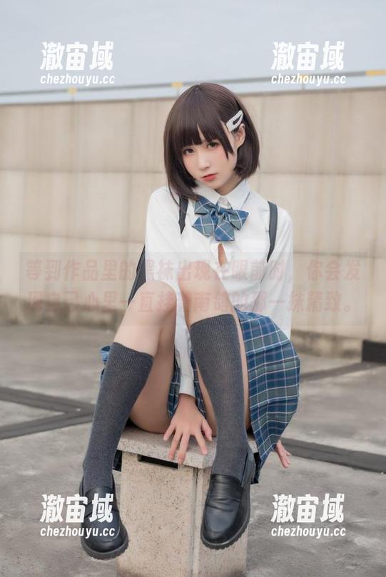 等到作品里的黑袜出现在眼前时，你会发现自己心里一直挂着南鸽的那一抹精致。