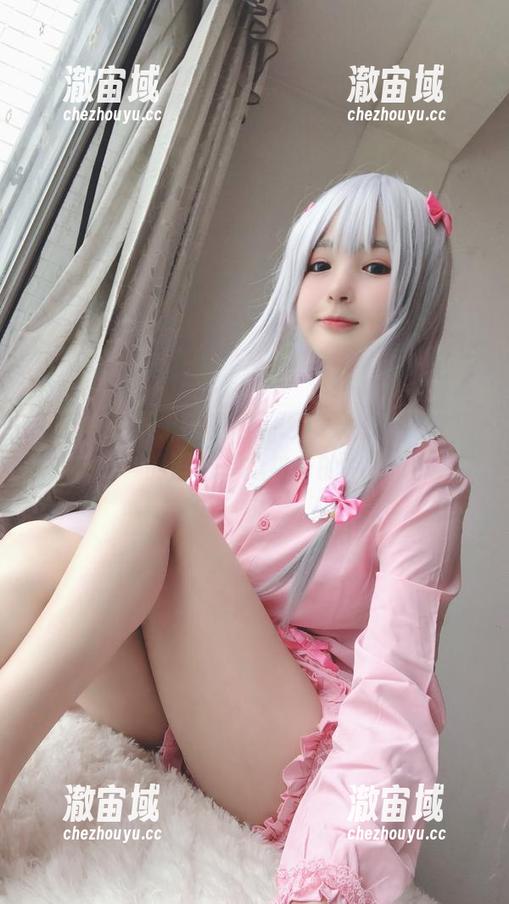 下载失眠小宁的图包，顺便来感受内衣里的回忆，挺神奇的。