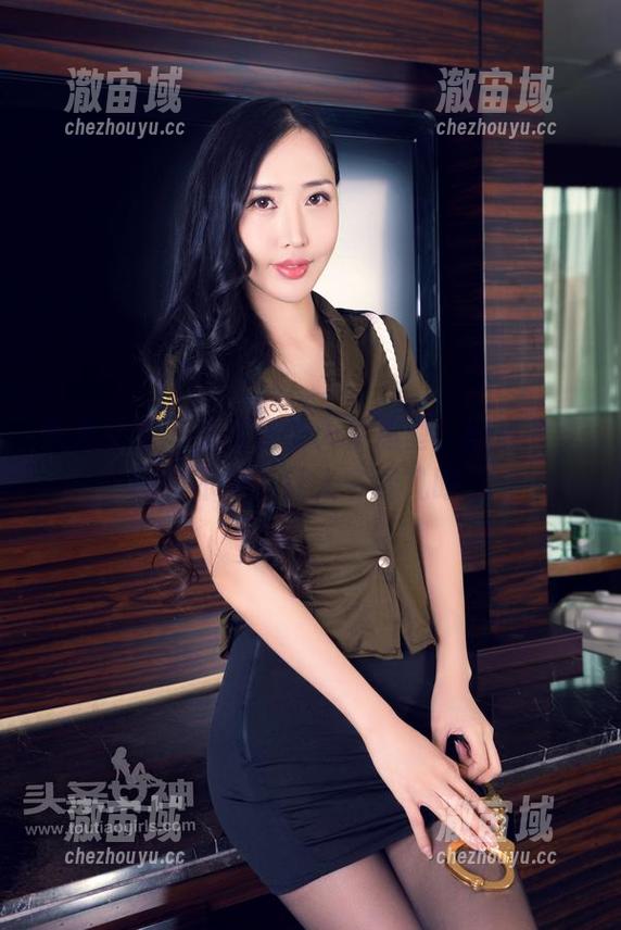 头条女神 - 美纳子的天使造型，图库分享得真不错，让人多看几眼。