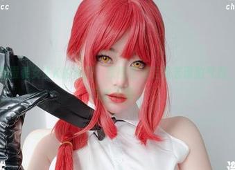坐下来慢慢看女主K的和服，原图里她若隐若现的气息，让我不自主呢喃。