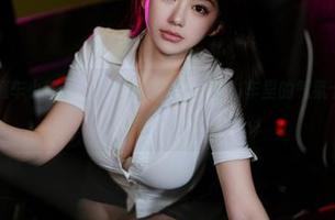 微密圈 – 随车小秘书，奶宝妹纸精选写真，车里的气氛十足，要不要上车？