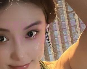 微密圈 – 不要被奶雯的最新可爱图片骗了，她其实是个逗比！