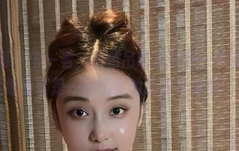 微密圈 – 乍一看，银色吊带裙只是一件衣服，细看可是一部奶雯的高清写真集！