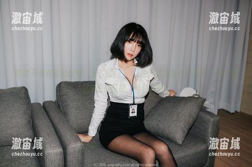 略微不着痕迹的暧昧：姜仁卿(강인경)的死库水写真作品集，这种看似随意的搭配，恰到好处。