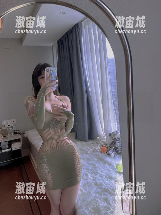 微密圈 - 来了，宋昱欣的制服图包，每张都具备半步扑街的潜力。