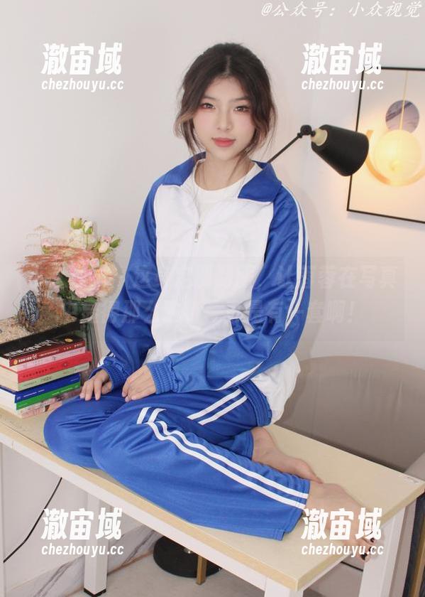 小众视觉 - 这身定制制服，让蓉蓉在写真中显得那么独特，真是有一套啊！