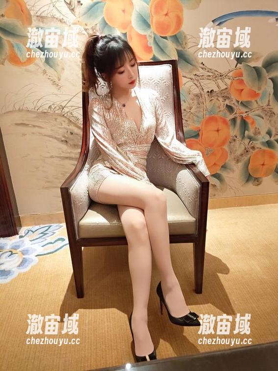 小女巫露娜长腿，划分原图和其他腿的界限，图册里腿多到让你咋舌！