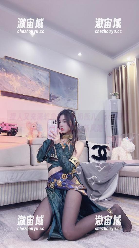 撩人又充满想象的小小奶瓶儿，cos更新吊带，难道这就是新风潮？