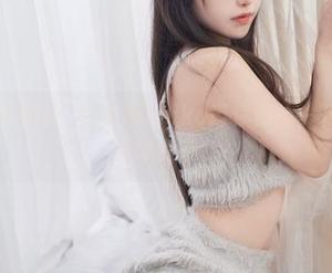 板桥图册的嬉戏：小鹿鹿shika带你体验一下不一样的灵动姿态。