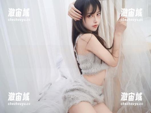 板桥图册的嬉戏：小鹿鹿shika带你体验一下不一样的灵动姿态。