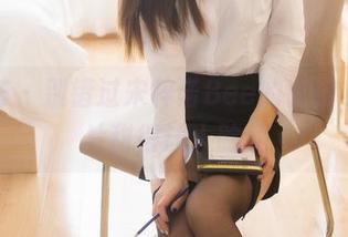 尤蜜荟 – 别错过宋梓诺Bee的白裙，这图片甜得让人脸红