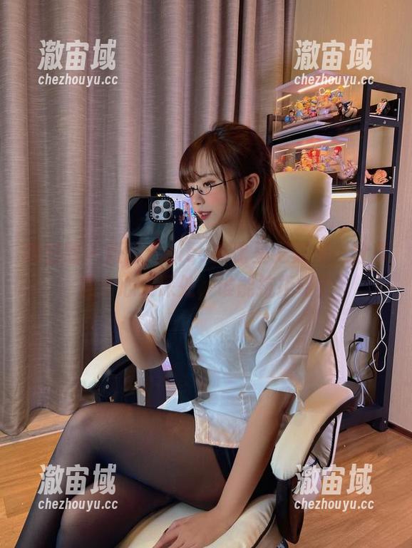微密圈 - 张思允nice的比基尼美图，分享直击心灵深处，谁能抗拒呀？
