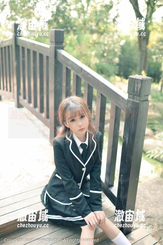 推女神-潇同学 推女神 - 拿着百分百无圣光的潇同学户外套图,你敢说不入手?