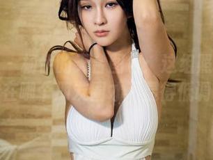 推女郎 – 杨伊的天台图包：这组照片应该放在哪个朋友圈才不显得低调？