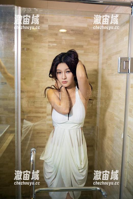 推女郎 - 杨伊的天台图包：这组照片应该放在哪个朋友圈才不显得低调？