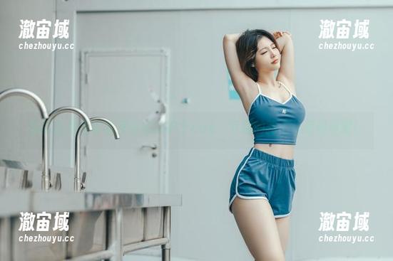 我就在这里等桃良阿宅的护士cos，下载的路上总是很养眼！